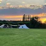 Erve Zonnehoeve Minicamping En Wijngaard 营地 *