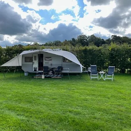 Erve Zonnehoeve Minicamping En Wijngaard