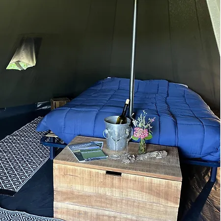 Erve Zonnehoeve Minicamping En Wijngaard